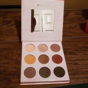 Eyeshadow and lipstick pallet